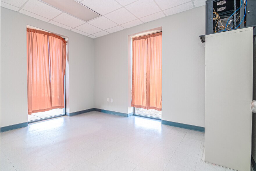 More Photos Of 10691 W Murphy St, Odessa Industrial For Lease