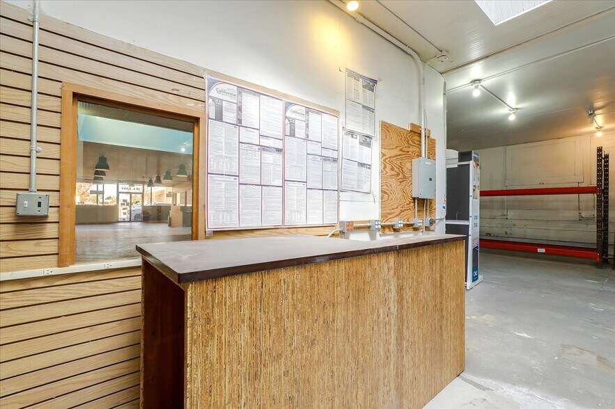 More Photos Of 14 E Lake Ave, Watsonville Storefront For Sale