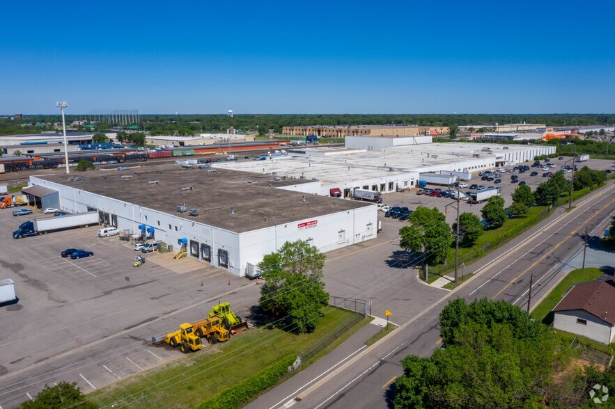 More Photos Of 5320-5400 Main St NE, Fridley Warehouse For Lease