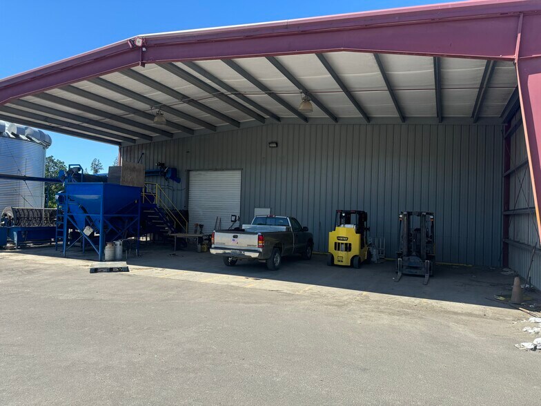 More Photos Of 18460 N Highway 99 W, Dayton Light Manufacturing For Sale