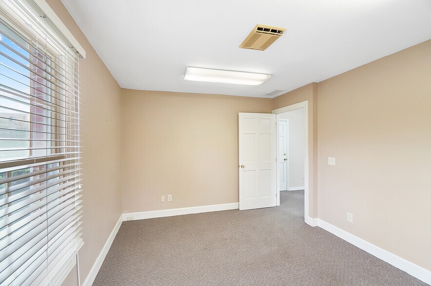 More Photos Of 1354 N Monroe Dr, Xenia Medical For Lease