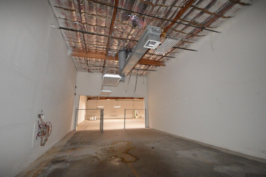 More Photos Of 3701 W Cambridge Ave, Phoenix Warehouse For Lease