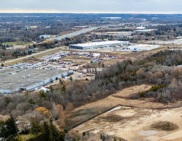 More Photos Of 100 Goddard Cres, Cambridge Distribution For Sale