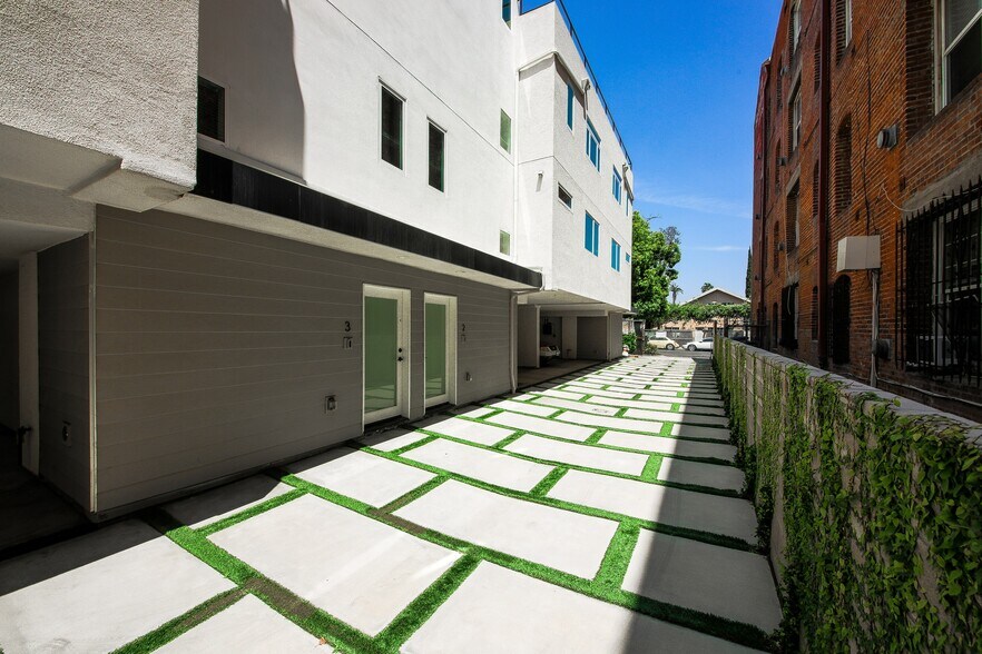 More Photos Of 1035 N Serrano Ave, Los Angeles Apartments For Sale