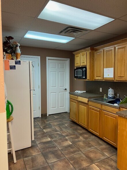 More Photos Of 600 S Red River Expy, Burkburnett Medical For Sale