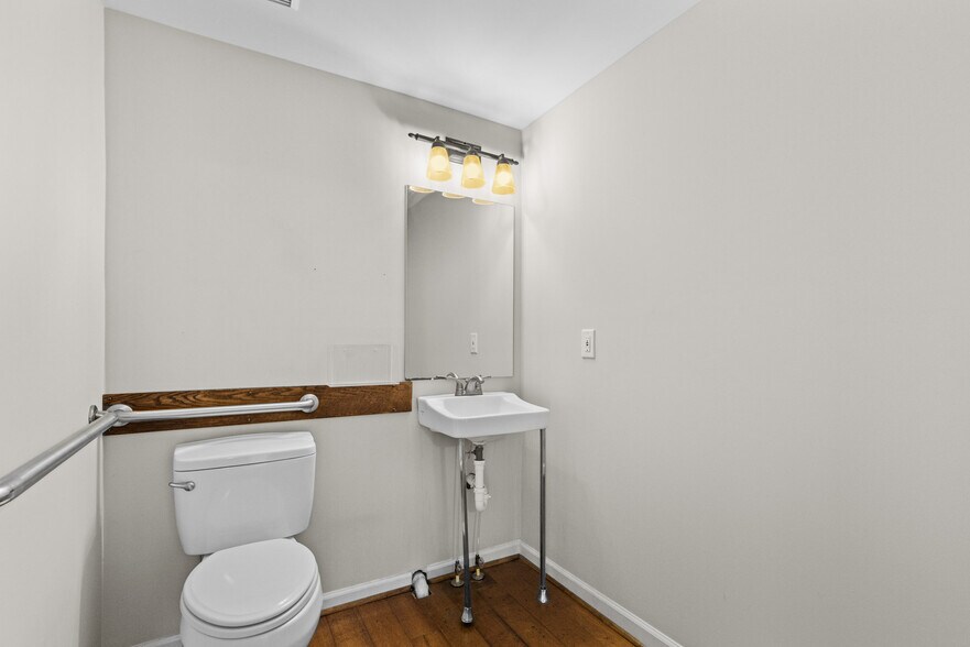 More Photos Of 90 E Moreno St, Buford Office Residential For Sale