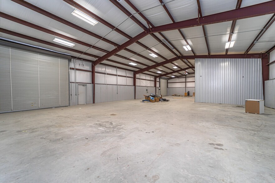 More Photos Of 7502 E State Highway 21, Bryan Warehouse For Lease