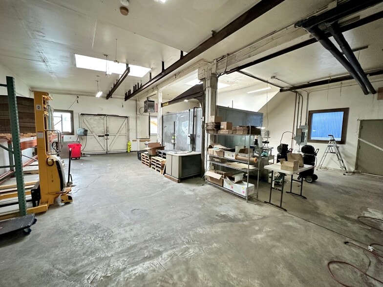 More Photos Of 5416 Shilshole Ave NW, Seattle Warehouse For Sale