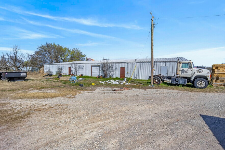 More Photos Of 1505 N Main St, Newcastle Warehouse For Sale