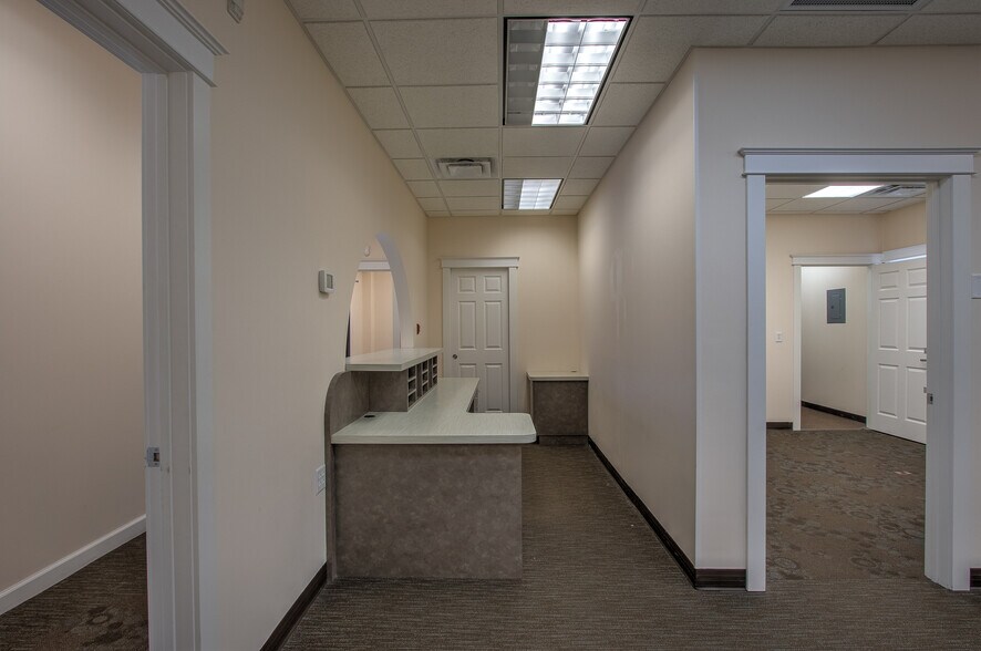More Photos Of 244 Main St S, Cambridge Storefront Retail Office For Lease