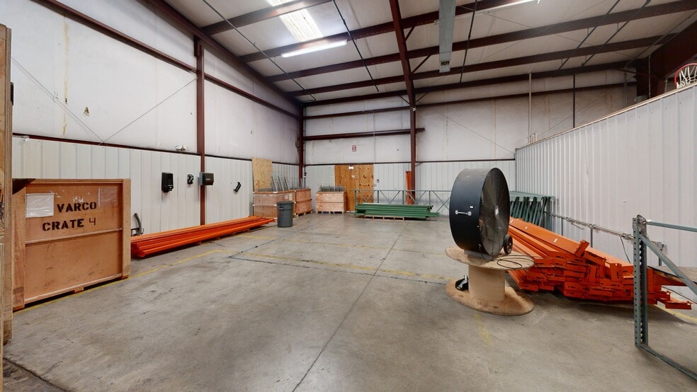 More Photos Of 551 N 13th St, Rogers Warehouse For Lease