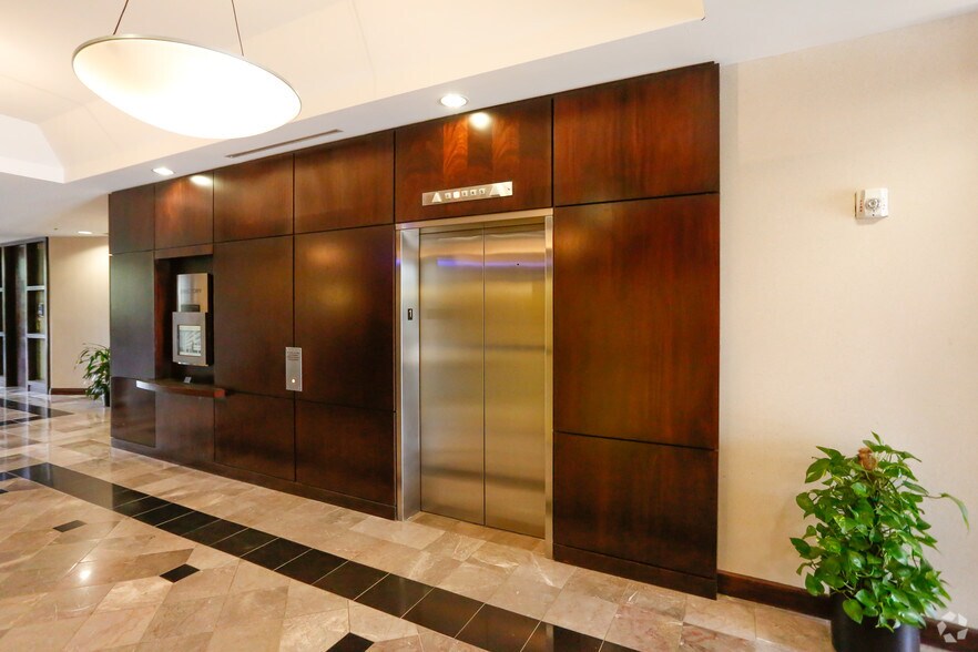 More Photos Of 301 McCullough Dr, Charlotte Unknown For Lease