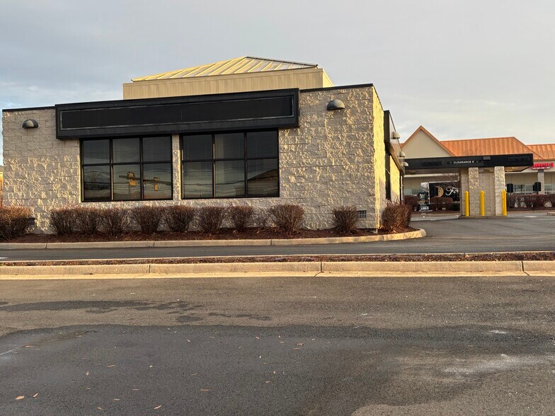Primary Photo Of 11-29 Catoctin Cir NE, Leesburg Unknown For Lease