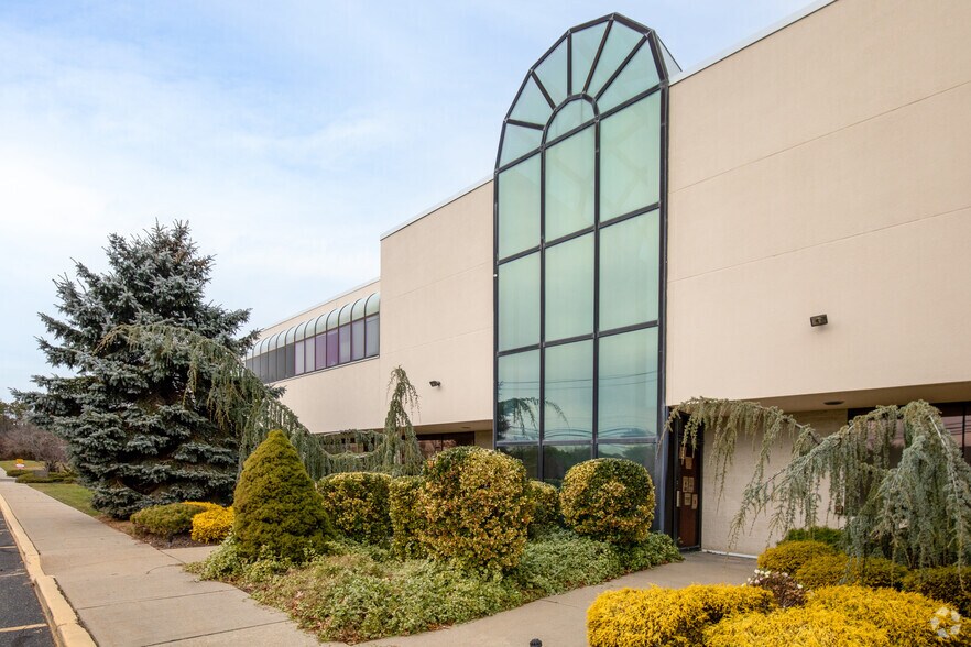 More Photos Of 5005 Veterans Memorial Hwy, Holbrook Distribution For Lease