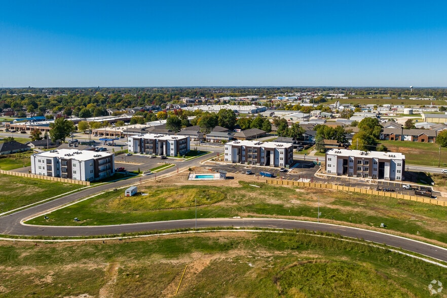More Photos Of 106 E Greenbriar Dr, Nixa Apartments For Sale
