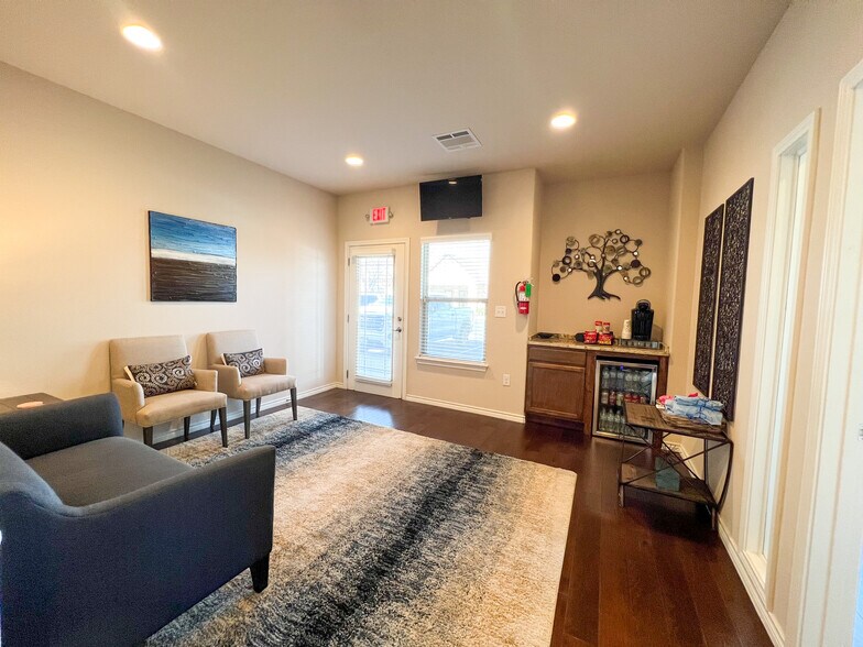 More Photos Of 1464 E Whitestone Blvd, Cedar Park Loft Creative Space For Lease