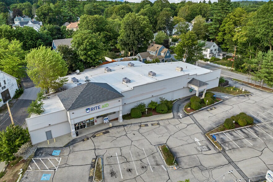 More Photos Of 15 Mont Vernon St, Milford Freestanding For Lease