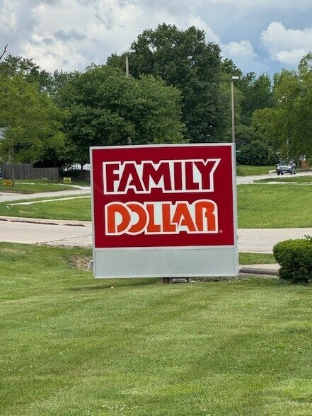 More Photos Of 1110 Philo Rd, Urbana Freestanding For Lease