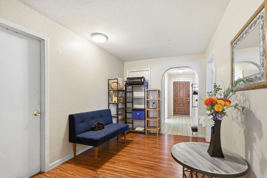 More Photos Of 879 W San Carlos St, San Jose Storefront Retail Residential For Sale