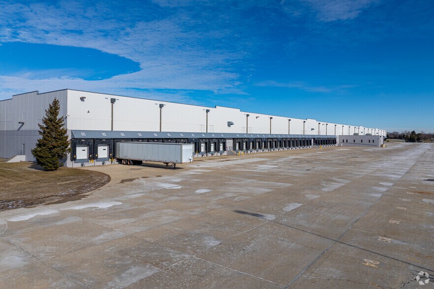 More Photos Of 2380 Sullivan Rd, Aurora Manufacturing For Lease