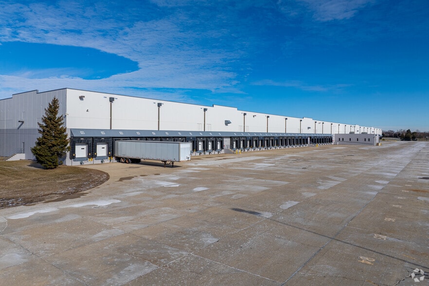 More Photos Of 2380 Sullivan Rd, Aurora Manufacturing For Lease