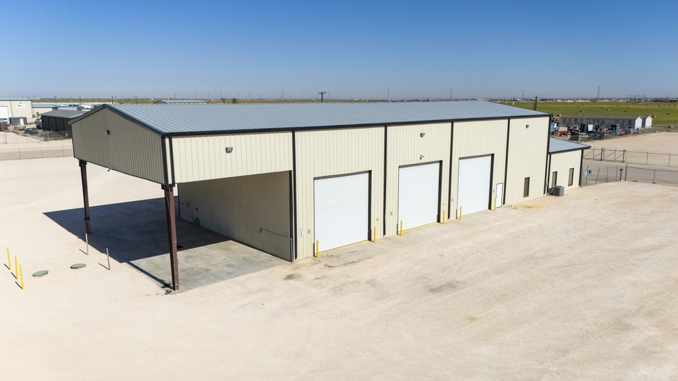 More Photos Of 1806 CR-1101, Midland Warehouse For Lease
