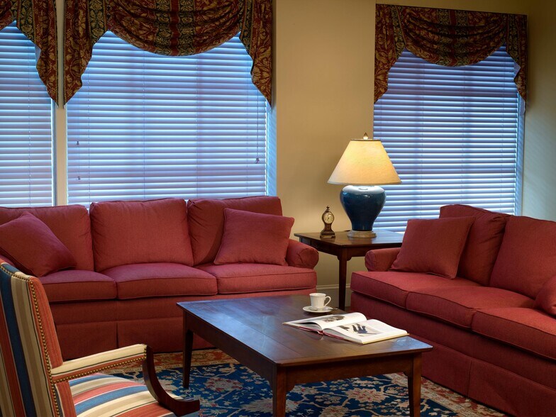 More Photos Of 18 Main St, Stowe Hotel For Sale