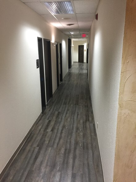 More Photos Of 1001 W Euless Blvd, Euless Medical For Lease