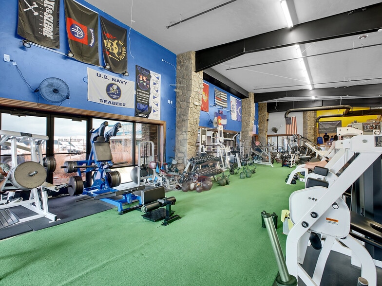 More Photos Of 991 Platte River Blvd, Brighton Storefront For Lease