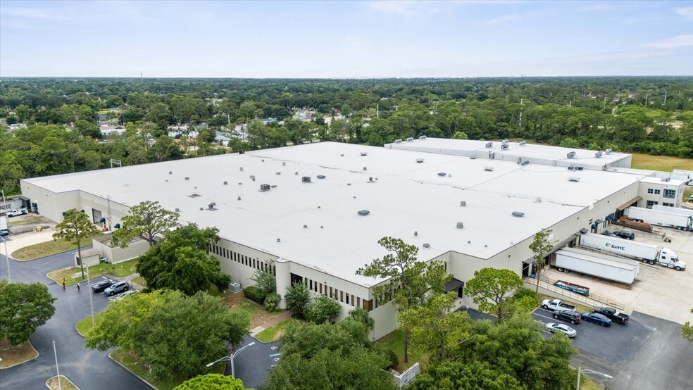 More Photos Of 3100 S Ridgewood Ave, South Daytona Distribution For Lease