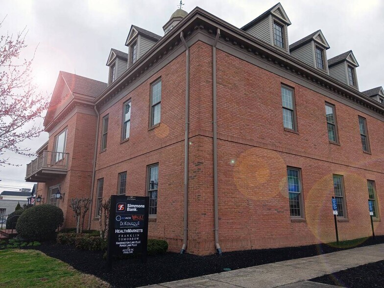More Photos Of 198 E Main St, Franklin Medical For Lease