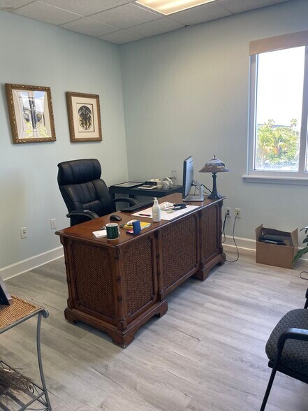 More Photos Of 100 SW Albany Ave, Stuart Office Residential For Lease