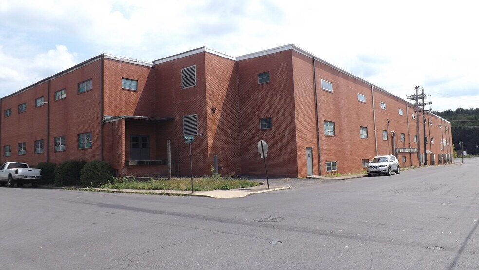 More Photos Of 700 Hepburn St, Milton Showroom For Lease