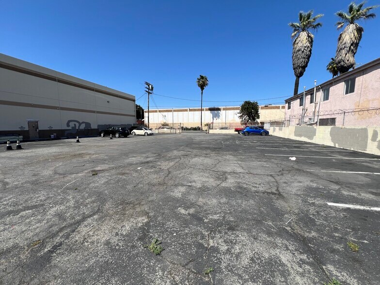 More Photos Of 123 E 35th St, Los Angeles Warehouse For Lease