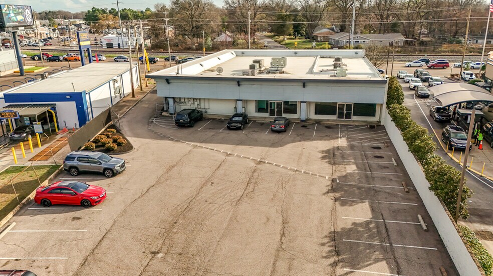 More Photos Of 4934-4938 Poplar Ave, Memphis General Retail For Sale