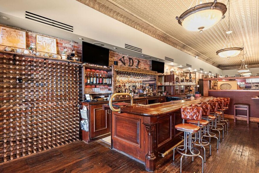 More Photos Of 521 Franklin St, Michigan City Restaurant For Lease