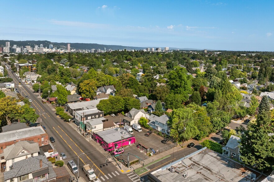 More Photos Of 3343 SE Hawthorne Blvd, Portland Freestanding For Sale