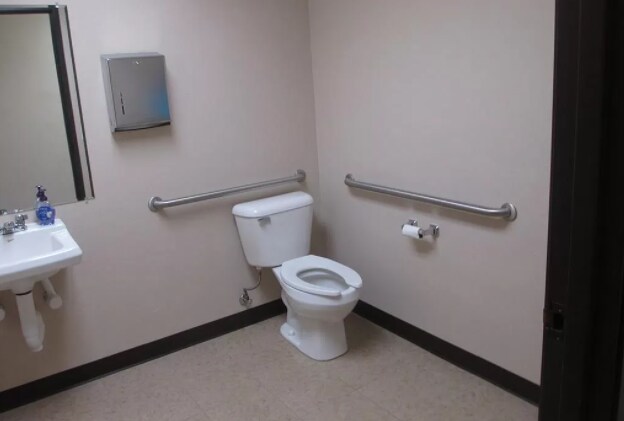 More Photos Of 821-825 Royal Way, Edmond Flex For Sale