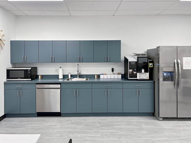 More Photos Of 800 Kinderkamack Rd, Oradell Office For Lease