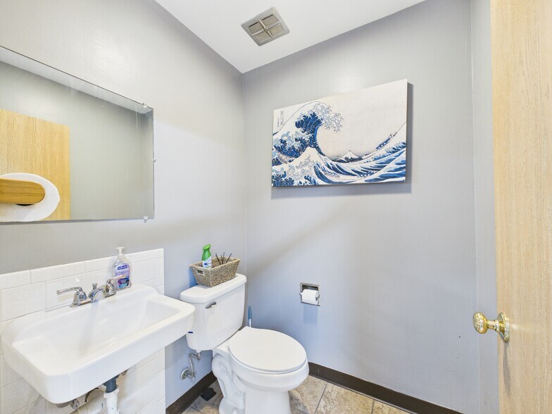More Photos Of 414 Martin St, Greenville Office For Sale