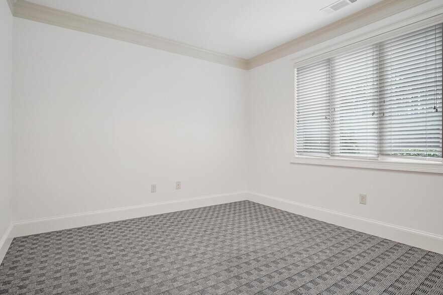 More Photos Of 4720 Peachtree Industrial Blvd, Berkeley Lake Office For Lease