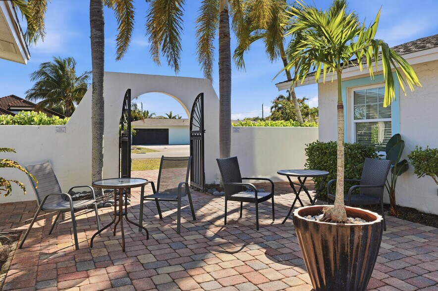 More Photos Of 559 105th Ave N, Naples Multifamily For Sale