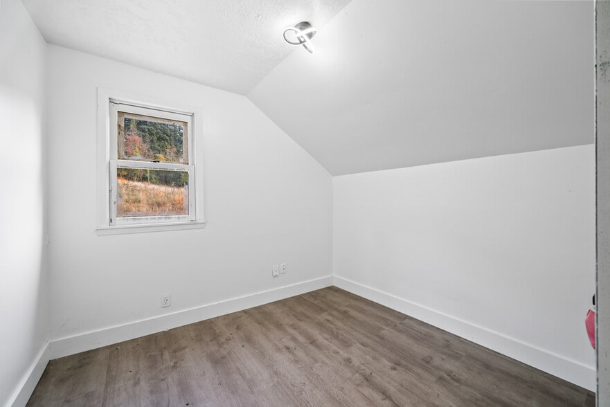 More Photos Of 12533 SE Sunnyside Rd, Happy Valley Flex For Sale