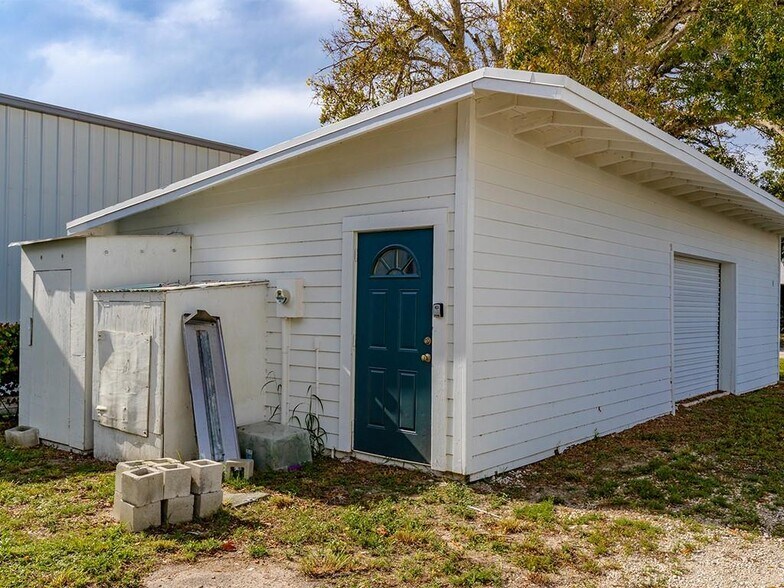 More Photos Of 1708 Old Dixie Hwy, Vero Beach General Retail For Sale