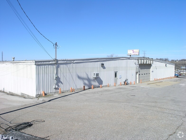 Primary Photo Of 1315 College St, Clarksville Warehouse For Lease