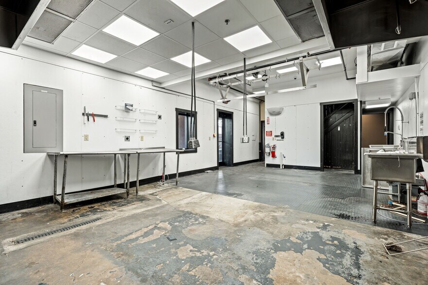 More Photos Of 134 Spring St, Jeffersonville Bar For Sale