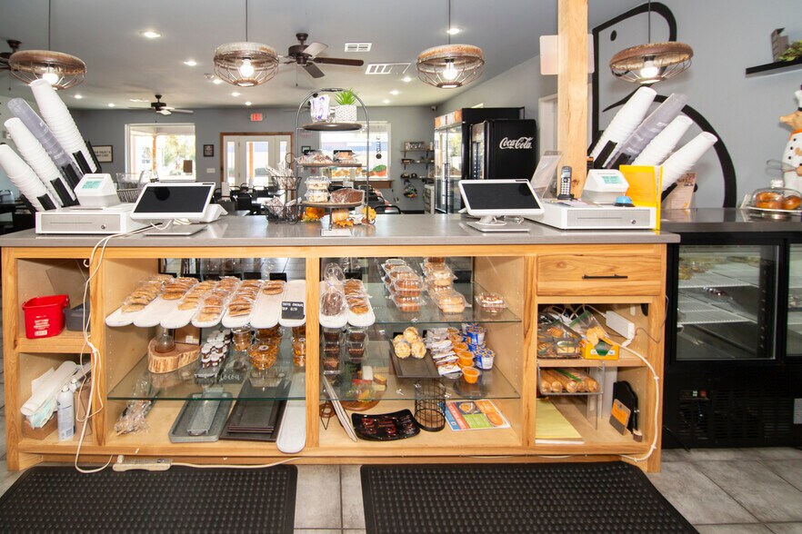 More Photos Of 407 W Main St, Marlow Restaurant For Sale