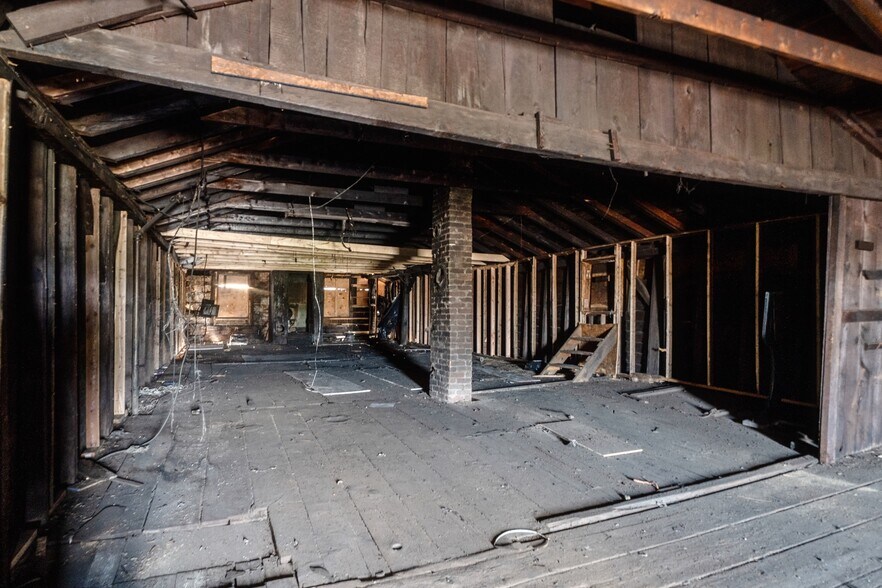 More Photos Of 57 N Front St, Kingston Storefront Retail Residential For Sale