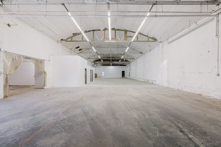 More Photos Of 965-973 E 31st St, Los Angeles Warehouse For Sale