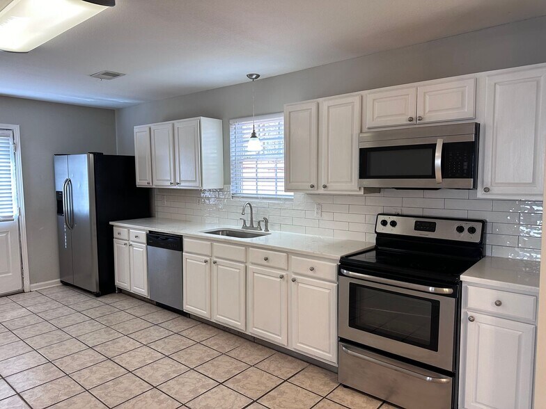 More Photos Of 878 Hospital Rd, Commerce Apartments For Sale